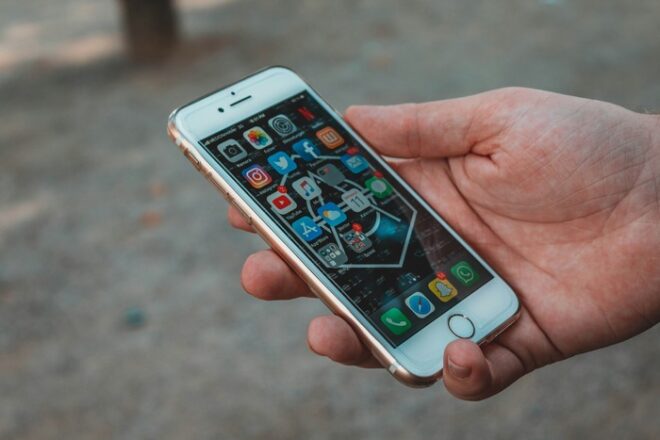 Mobile Casino Fans: Games and Devices They Enjoy the Most