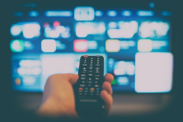 The-Shift-from-Traditional-Viewing-to-On-the-Go-Streaming