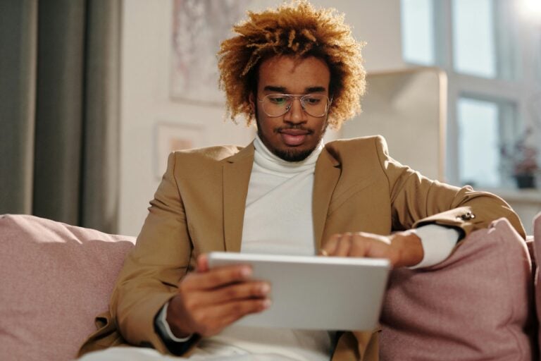From Films to Online Gaming, How to Enhance your Entertainment Experience with Tablet Accessories