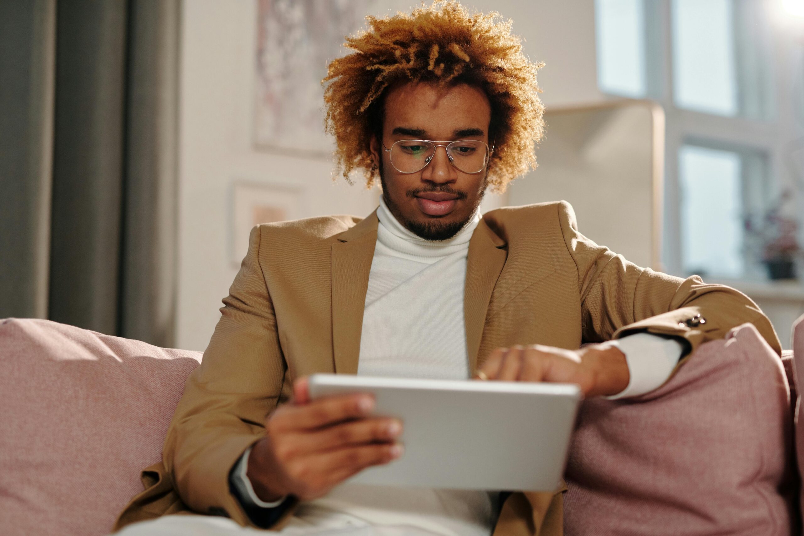 From Films to Online Gaming, How to Enhance your Entertainment Experience with Tablet Accessories
