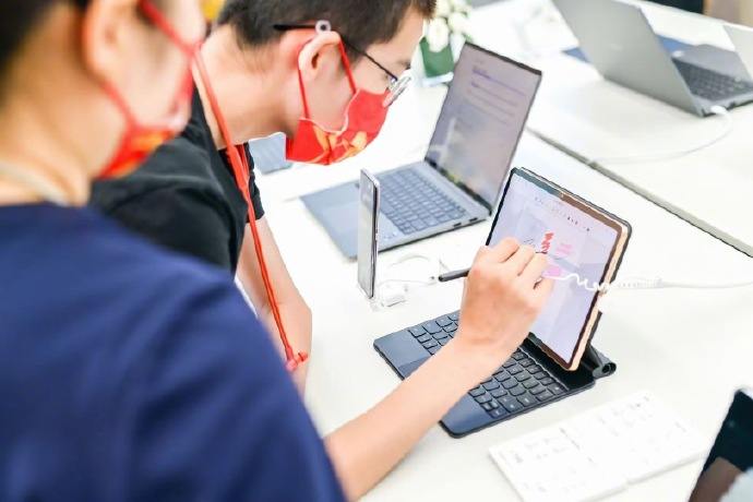 8-Inch Gaming Tablet In The Works