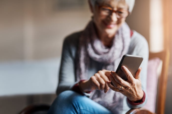 Use These Apps To Simplify Android for Seniors