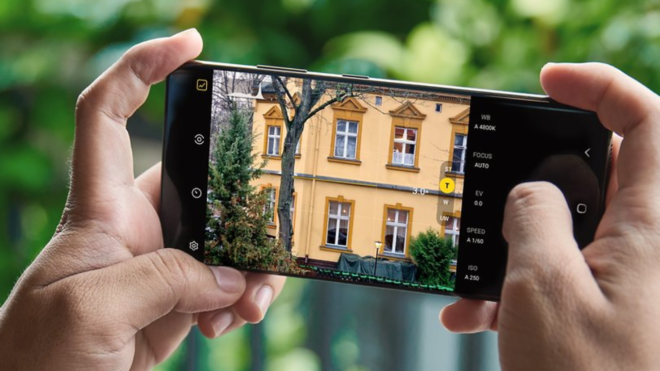 What Do the Different Icons Mean in Samsung Camera App?