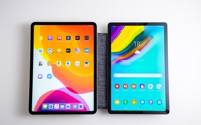 What is the Difference Between an iPad and a Tablet?
