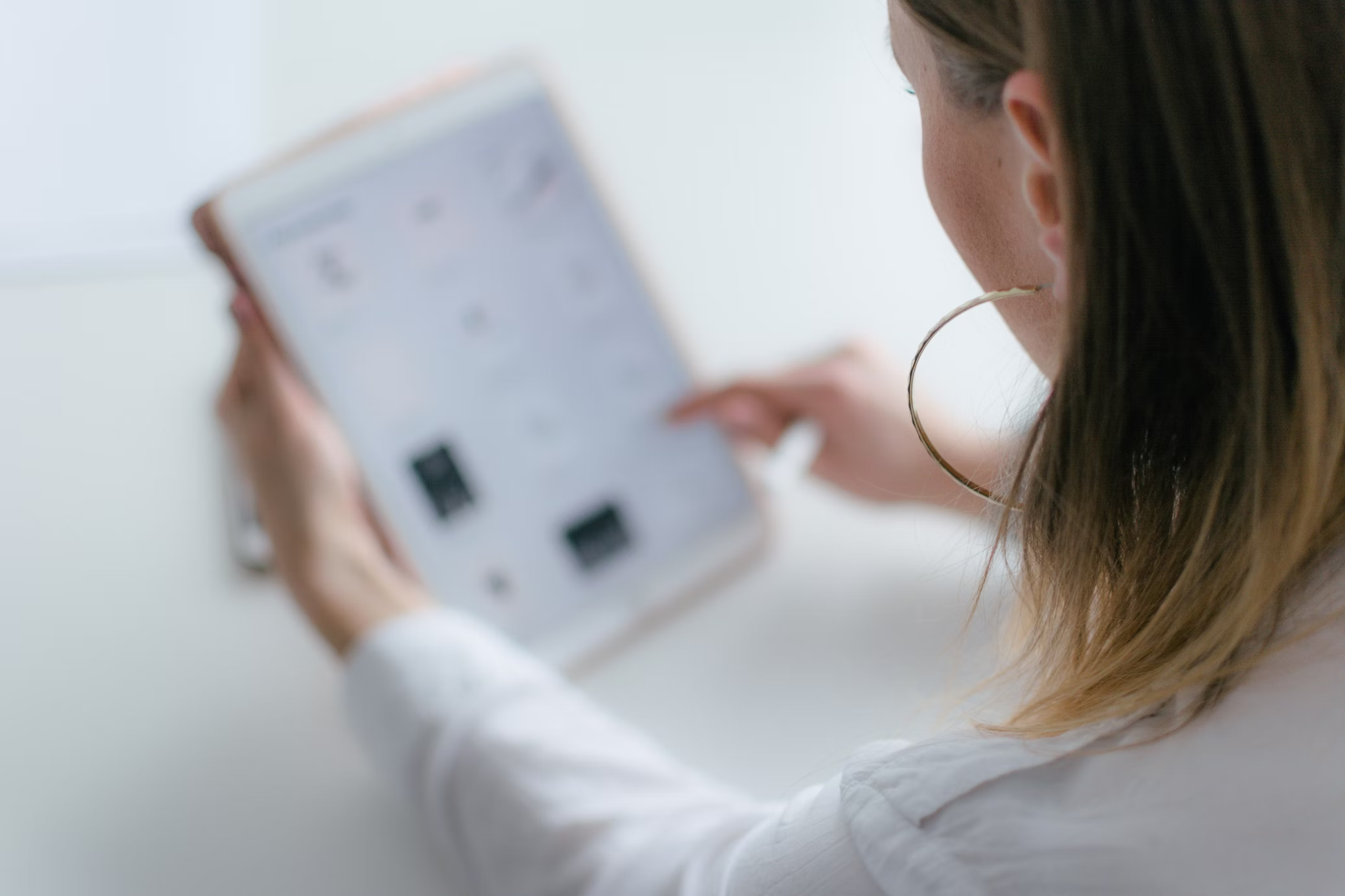 Apps to Handle Customer Service on Tablet